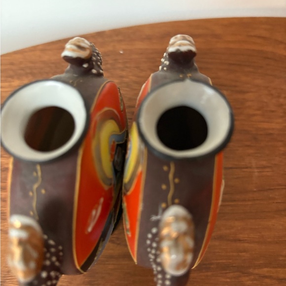 Colorful Decorative Vases with Artistic Design - Picture 4 of 15